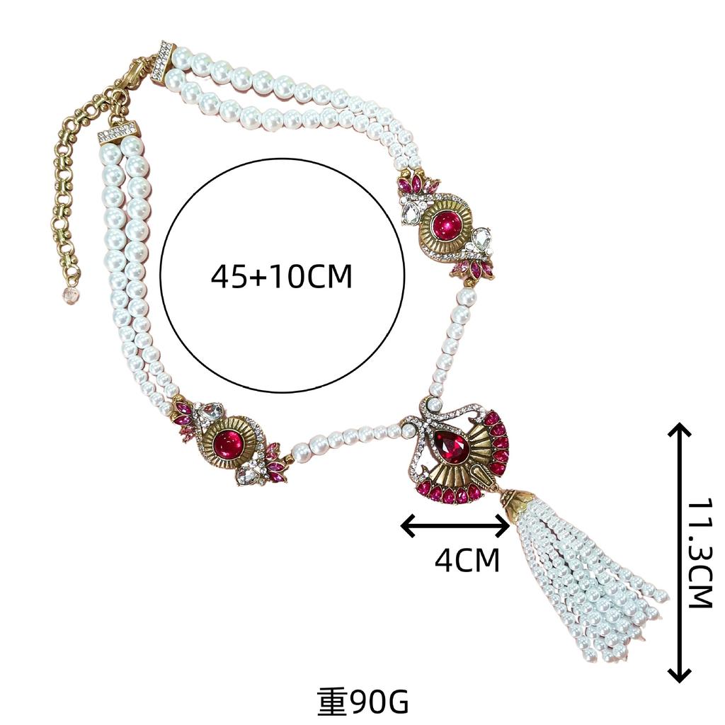 A Vintage Womens Necklace with a Zirconium Rose Fan and Pearl Tassels In Qingdao Style