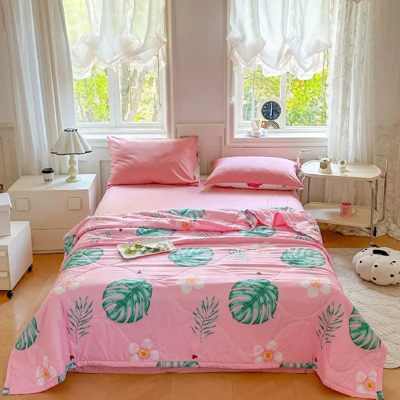 Cartoon Bear Printed Summer Quilt Lightweight Soft Cooling Blankets Machine Washable Single Double Size Thin Quilted Blanket