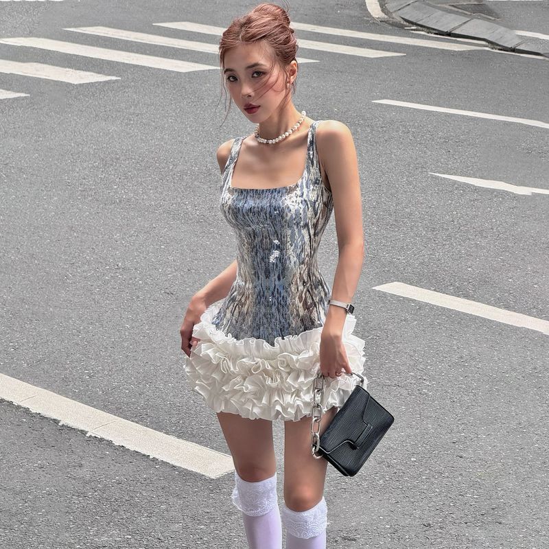 

Сладкий и Острый Дизайн Ретро Принт Тай-Дай Платье-Слинг с Пайетками Женское Чистое Желание Грибчатая Рюшатая Юбка-Торт с Облегающим Бедра Кроем White S