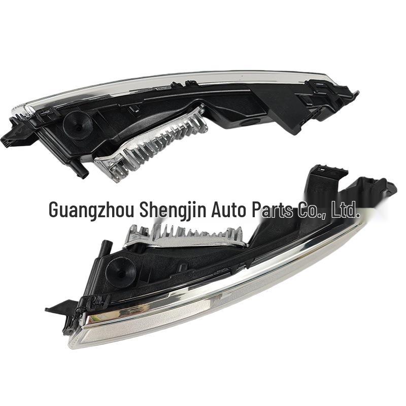 

LR082053 T4A3875 и LR082056 T4A3876: Левая и правая противотуманные фары для Land Rover Discovery 4-го поколения Left Fog Light Model