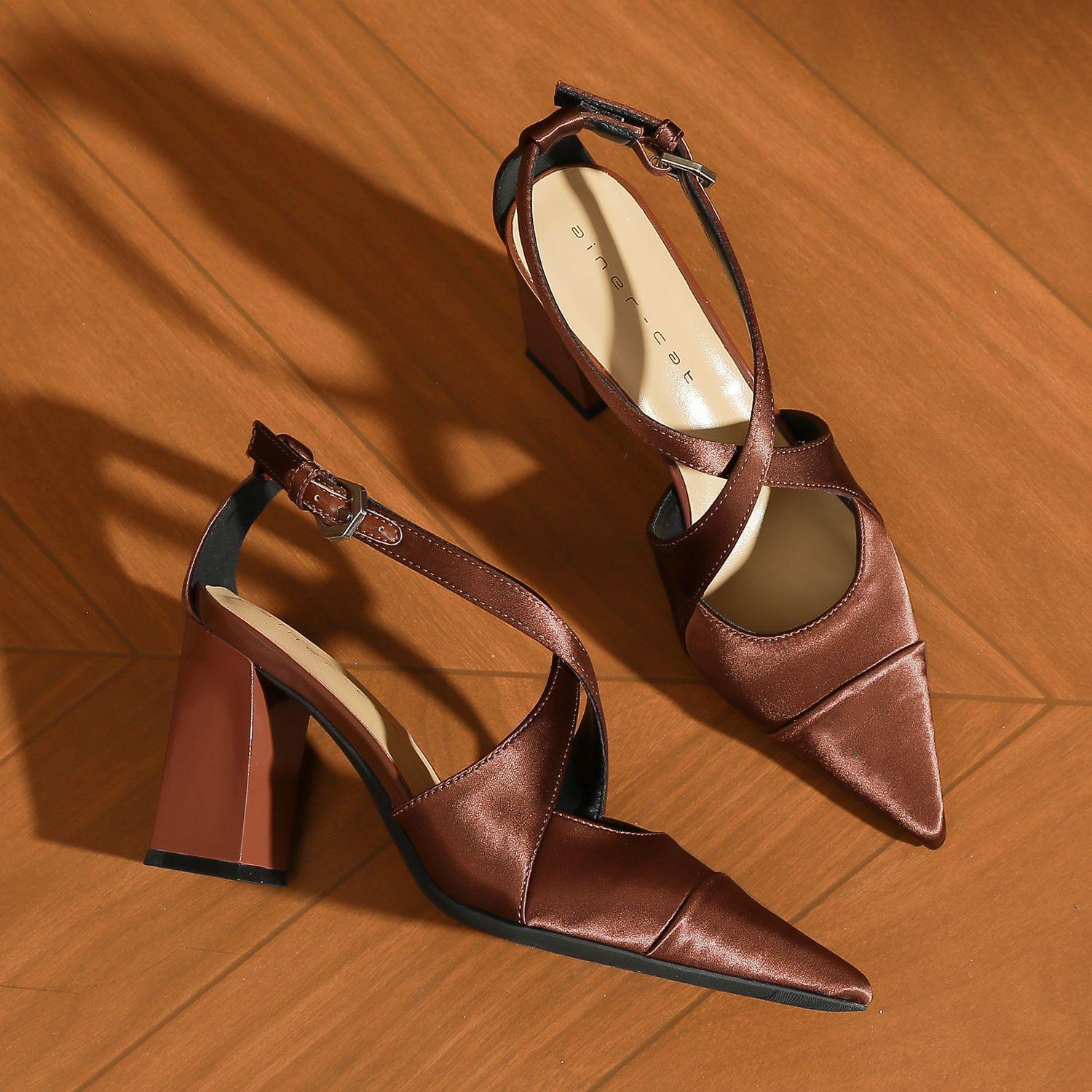 

89811 [овчина] туфли на высоком каблуке женские на толстом каблуке 2025 новые с острым носком темпераментный ремешок крест-накрест полый сшивной одинарный туфель 39