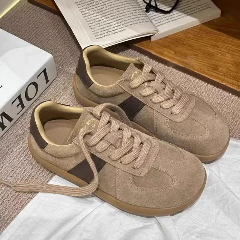Women's new autumn models show feet, small flat-bottomed casual sports board shoes, versatile little white shoes are light and trendy