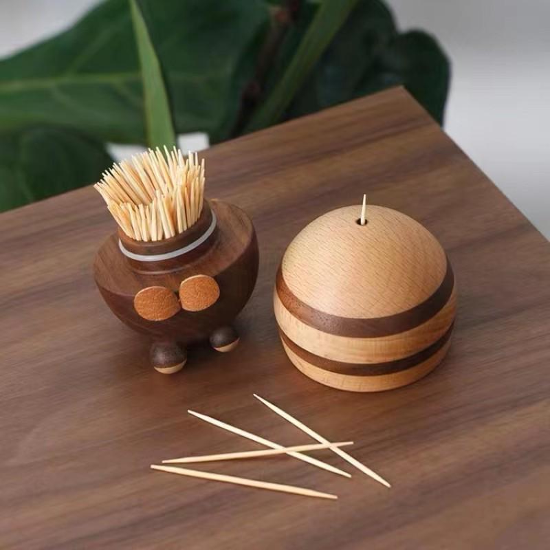 Bee Toothpick Holder: Creative Solid Wood Decorative Desktop Ornament with Cute Mushroom Design