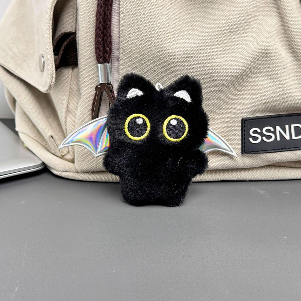 Beliebter schwarzer Katzen-Plüschanhänger mit großen Augen, Flügeln im Punk-Stil und Quietsche-Anhänger für Taschen