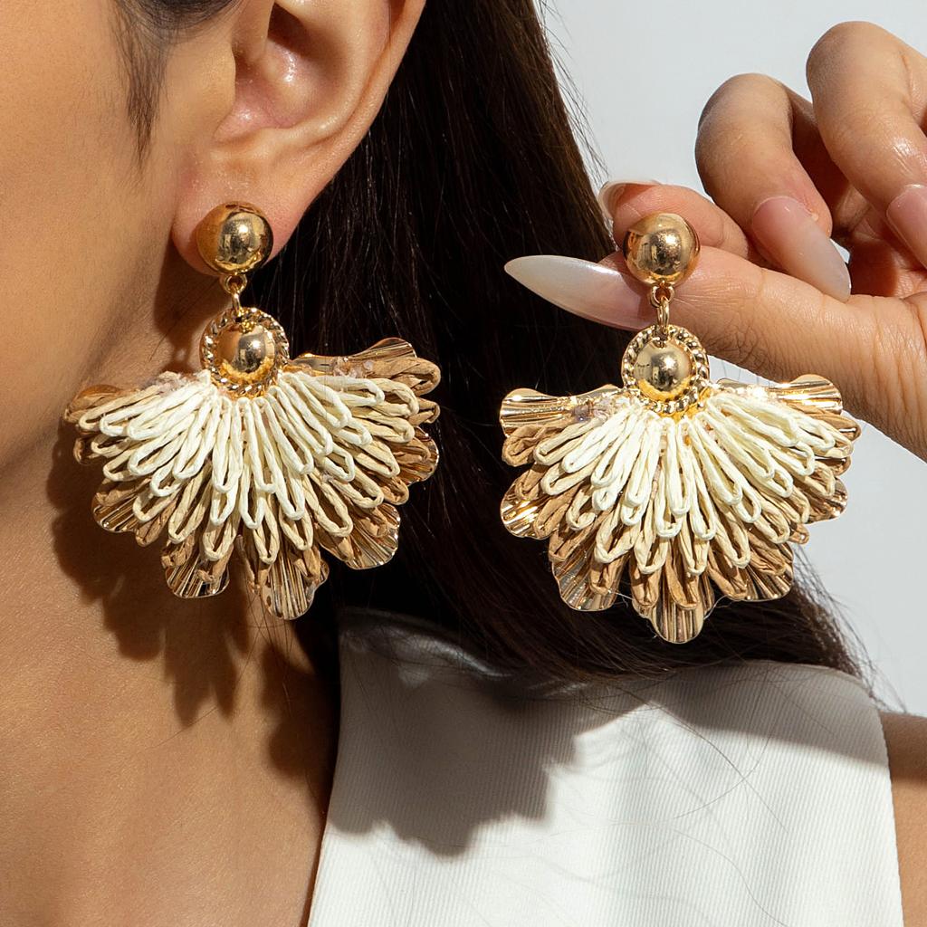 Summer hand-woven raffia stud earrings women's sweet temperament earrings pastoral atmosphere flower earrings
