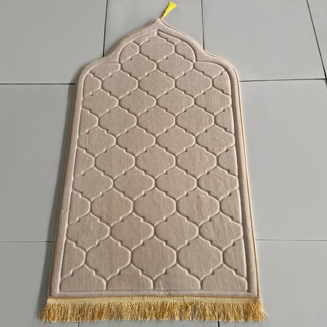 Thicken Flannel Soft Prayer Mat For Muslim Non -Slip Ramadan Worship Embossed Carpet Portable Prayer Floor Rug For Ramadan Gifts