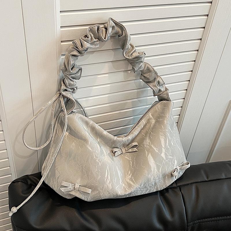 

Корейская версия плиссированная портативная сумка для пельменей большой емкости женская 224 летняя новая модная универсальная сумка через плечо для поездок на работу серебряный