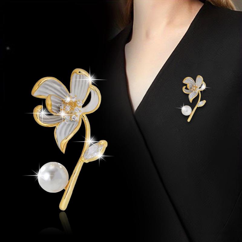 Elegant Luxury Enamel Diamond Pearl 3D Flower Brooch for Women – Anti-Exposure Pin Accessory