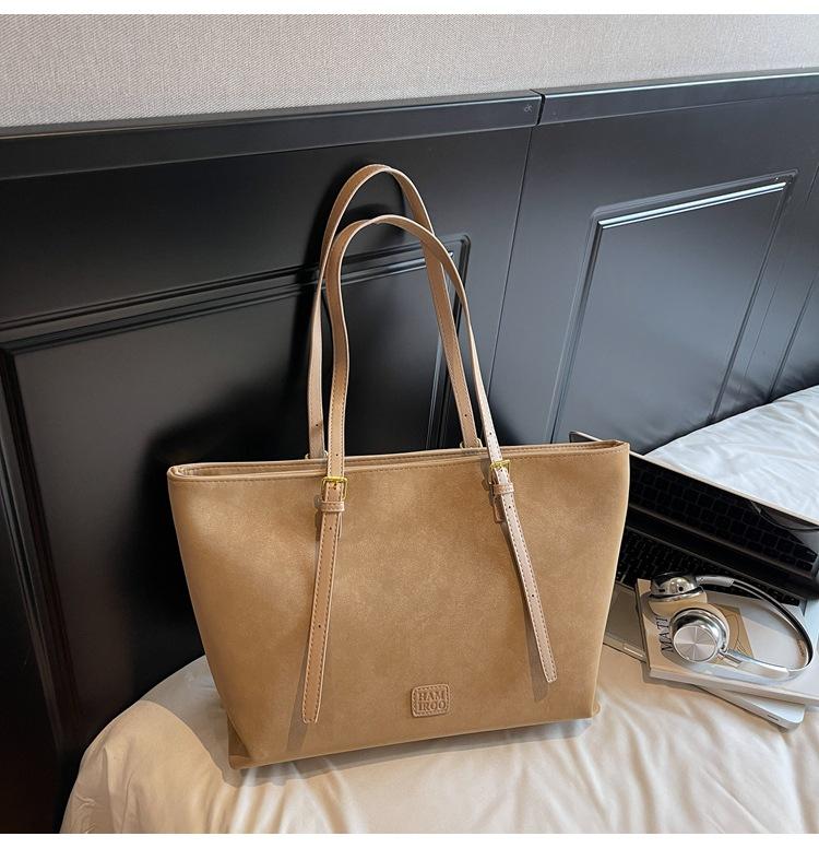 

Сумка женская 2025 новая высококлассная сумка-тоут большой вместимости, сумка для работы, ретро матовая сумка под мышкой на плечо хаки