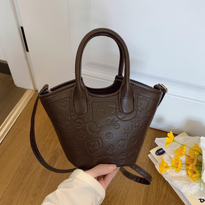 

Summer super fire niche embossed bag women s 2025 new fashion versatile messenger bag high-end portable bucket bag