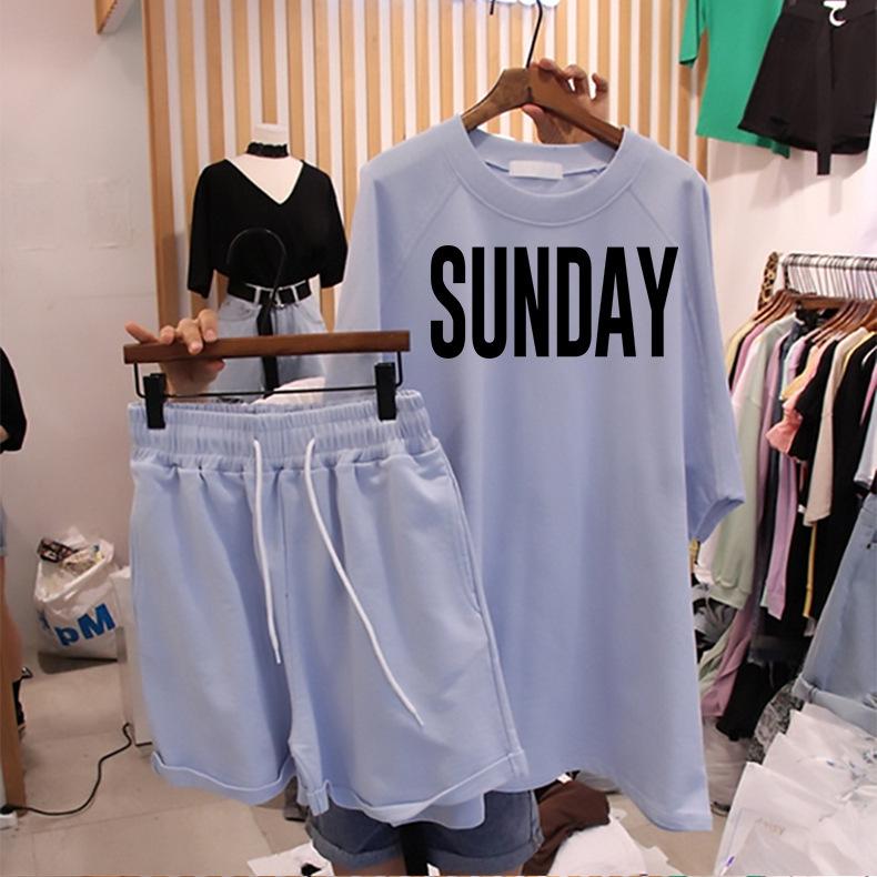 

Жіночий модний спортивний костюм-двійка: Вільний комплект з футболки з коротким рукавом та шортів. XXXXL небо синє кольору