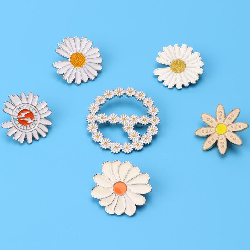 Daisy Flower Shoelace Buckle White Lightning Brooch Shoe Buckle Cute Lapel Button Enamel Pin for Girl Women Jewelry INS Gift 1pc