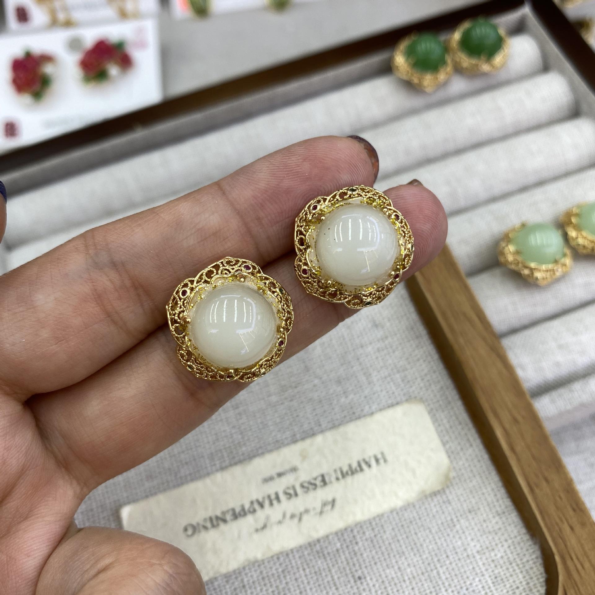 

New Chinese Flower Earrings Simple And Compact Versatile Stud Earrings Fashionable Ol Style Hollow Design Earrings High-End Jewelry