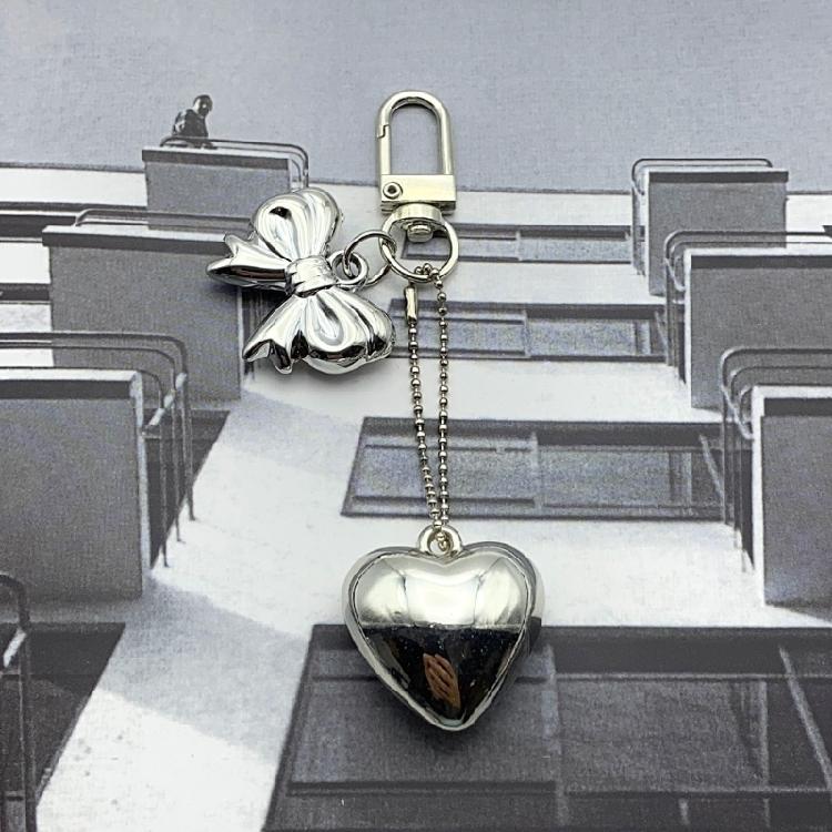 Fashionable Love Heart Keychain Charm Stylish Pendant Adds Personality to Bags and Keys Decoration for Daily Use