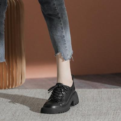 Chaussures plates de mode style britannique pour femmes 2024 printemps et automne nouveau style cuir souple semelle épaisse talons épais style japonais