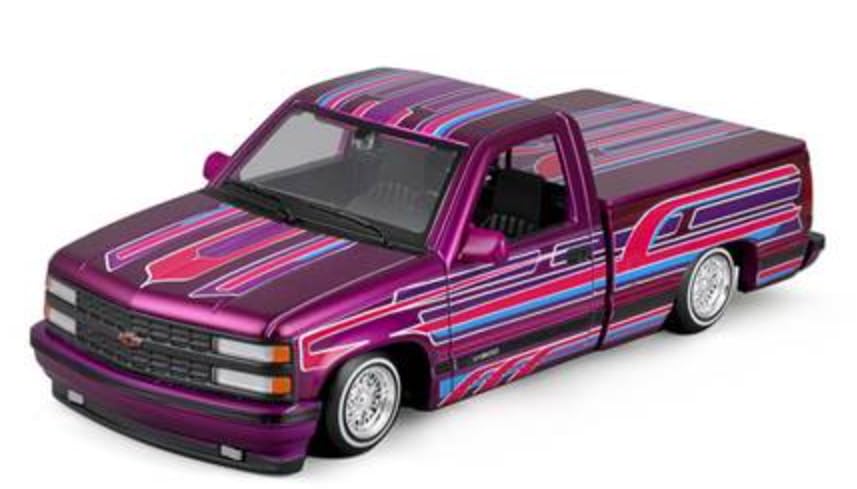Minicar Maisto 1993 Chevrolet C1500 454 Pickup Truck Lowrider Purple Flare 1/24 [Used]