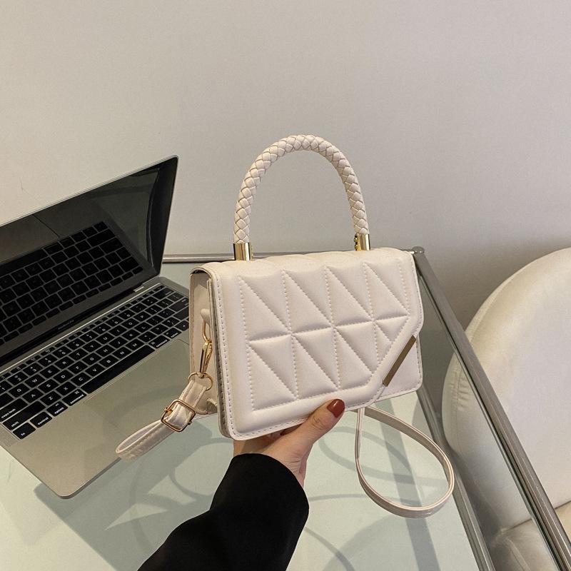 "2023 Trendy Diamond Texture Women's Square Handbag with Chain - Fashionable Shoulder Messenger Bag"