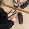 Muffin thick-soled flip-flops shoes for women's summer wear new models with skirts to increase the height of beach sandals