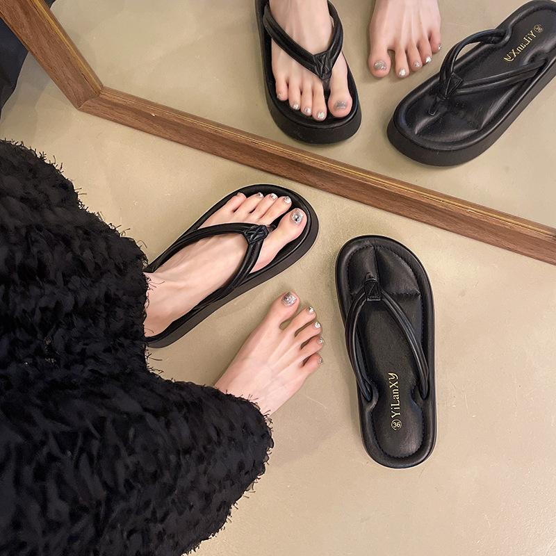 Muffin thick-soled flip-flops shoes for women's summer wear new models with skirts to increase the height of beach sandals