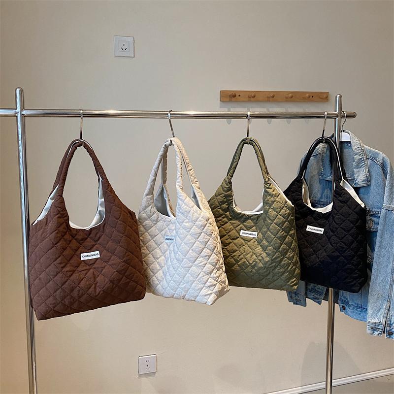 Однотонная сумка через плечо для женщин — фото 7