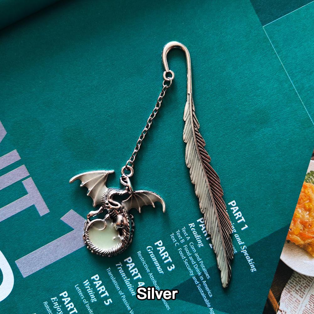

Fluorescent Feathered Dragon Bookmark Bronze Metal Vintage Portable Bookmark Students Study Reading Stationery Office Supplies серебряный