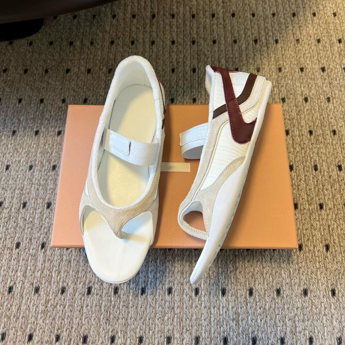 

Sheepskin version~ Korean version of one word with flat toe herringbone sandals women s 2025 new spring and summer sports Dexun shoes 40 бордовый