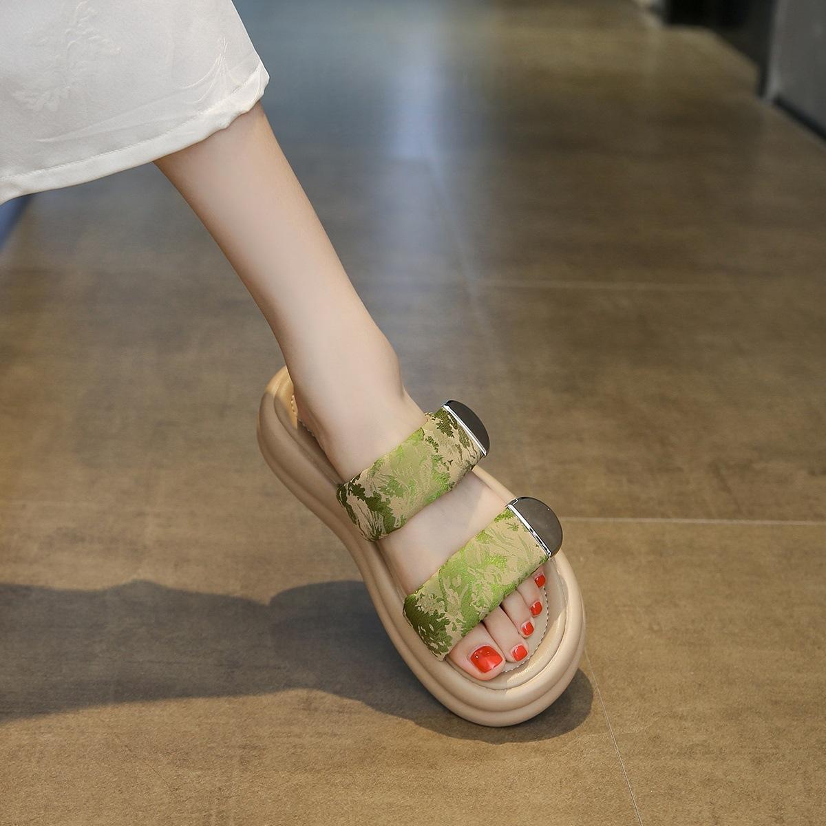 

Slippers women s summer wear 2025 new high-end fashion with skirt platform beach sandals super fire sandals 35 зелёный