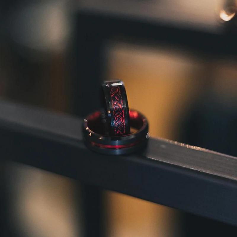 16 Barev Módní 8mm Titanové Keltské Prsteny s Drakem Pro Muže Inlay Barevné Karbonové Vlákno Pánské Prsteny z Nerezové Oceli Svatba