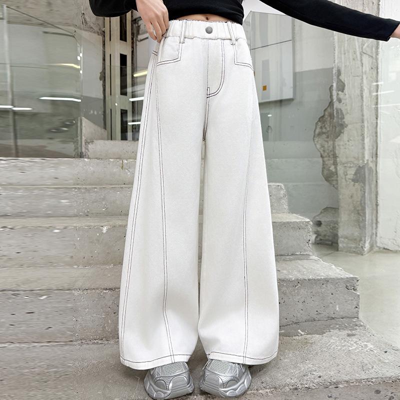 Girls' Wide-Leg Jeans - Fashionable Autumn Scimitar Pants for Middle Schoolers.