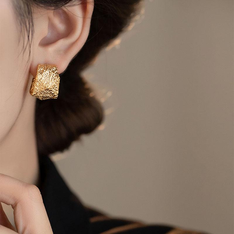 Irregular Round Pleated Earrings, Individual Cold Style Design Earrings, Fashionable Medium and Antique High-end Earrings