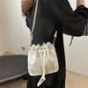 New Summer Fashion Simple Niche Commuting Fashionable Shoulder Bag Retro Casual Crossbody Fashion Bucket Bag