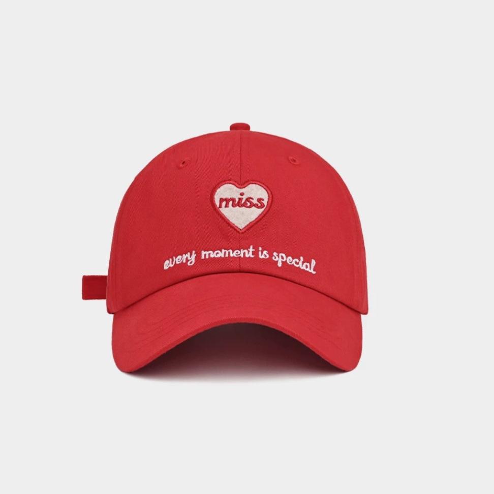 

Любовь Вышивка Корейская Мягкая Кепка Бейсболка Женская Четыре Сезона Широкая Шляпа Подчеркивающая Лицо с Бейсболкой в Форме Маленького Сердечка Мужская average size