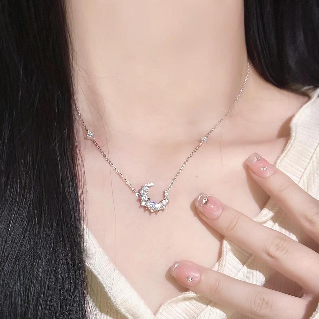 Elegant Sparkling Diamond Moon Necklace: High-End Clavicle Chain for Women