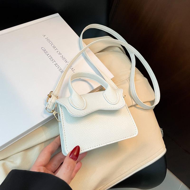 

Lychee pattern casual handbag women s early autumn new fashion small bag autumn crossbody small square bag mouth red envelope белый