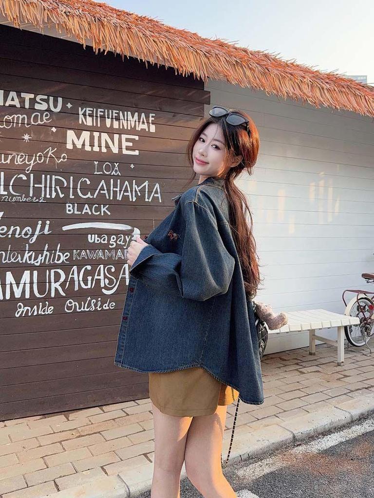 Deep Blue Retro Denim Shirt Jacket: Embroidered, Long Sleeve, Trendy Women's Spring/Autumn Style
