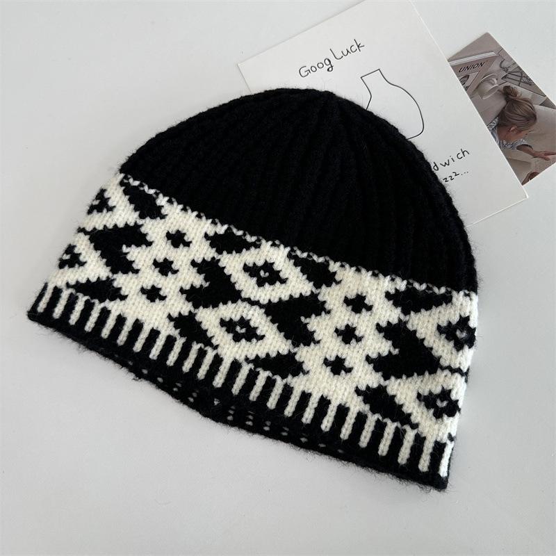 Unisex Retro Argyle Knit Beanie - Warm, Color Block Wool Hat for Big Head Sizes, Perfect for Fall and Winter