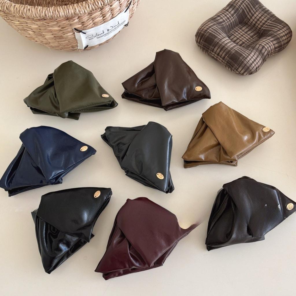 Solid Color Gold Standard Leather Triangle Clip Female 2025 New High-end Sense of Temperament Shark Clip Hair Accessories on The Back of The Head