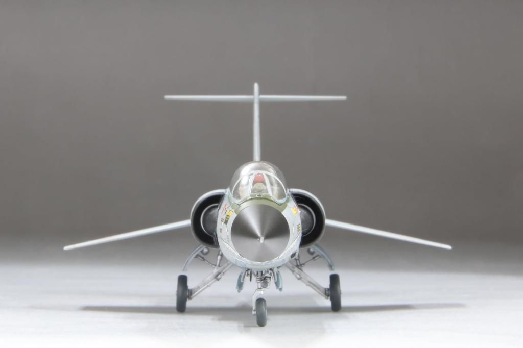 FineMolds 1/72 Jet Aircraft Series Japan Air Self-Defense Force F-104J Fighter Jet "Combat Competition" Plastic Model Kit FX07 (Airplane)