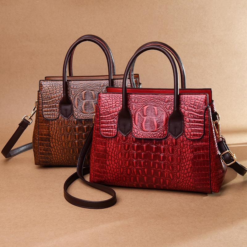 2025 New Fashion High-end Crocodile Leather Women Handbag Large-capacity Waterproof Lightweight Messenger Bag Temperament Commuter Shoulder Bag