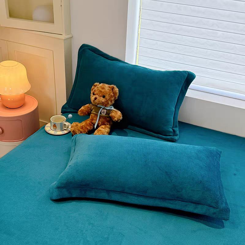 Fronha Simples de Veludo de Leite com Forro de Lã, Cor Sólida, 48x74 Cm