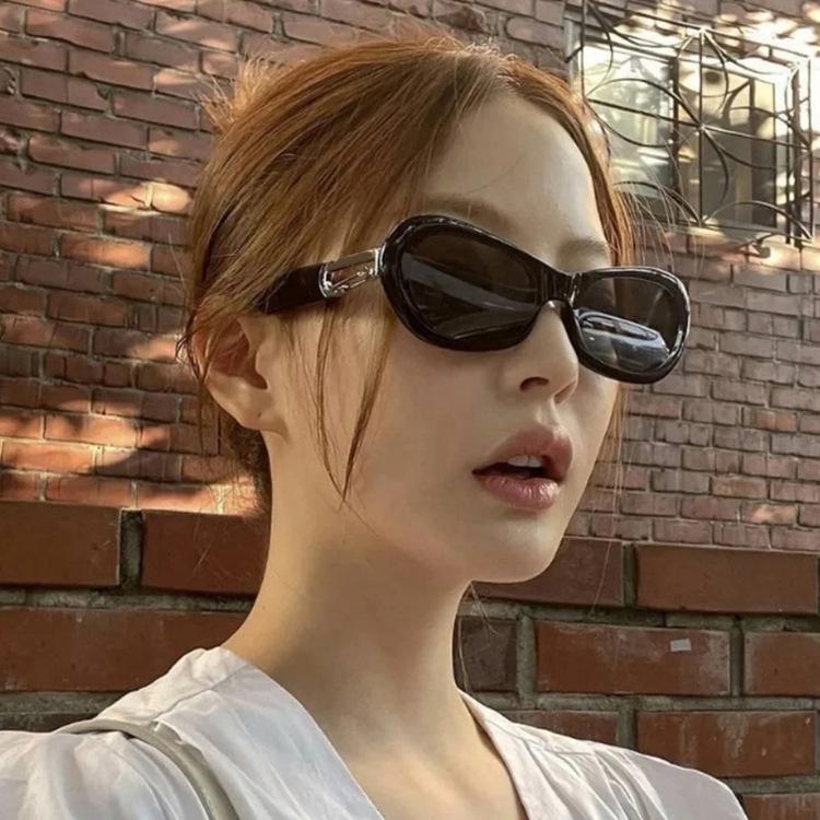 Back-shaped buckle oval sunglasses Fan Chengcheng Wang Jiaer sunglasses new sunglasses sandalwood key times