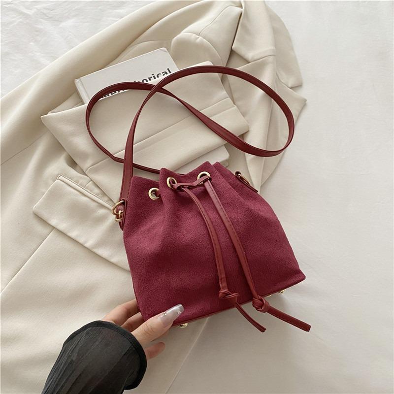 Today's popular bags, women's summer new trendy fashion casual shoulder bags, commuter messenger bucket bags
