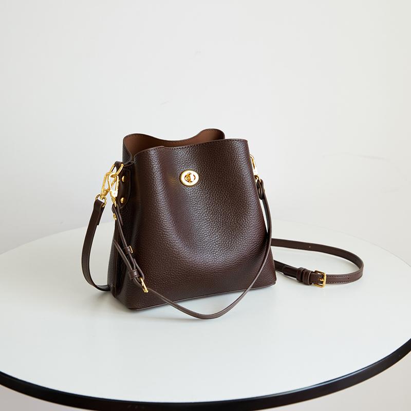

Luxury Bucket Bag Luxury Leather Material Classic Turn-lock Closure Minimalist Design Work Shopping Versatile Handbag For Women кавовий