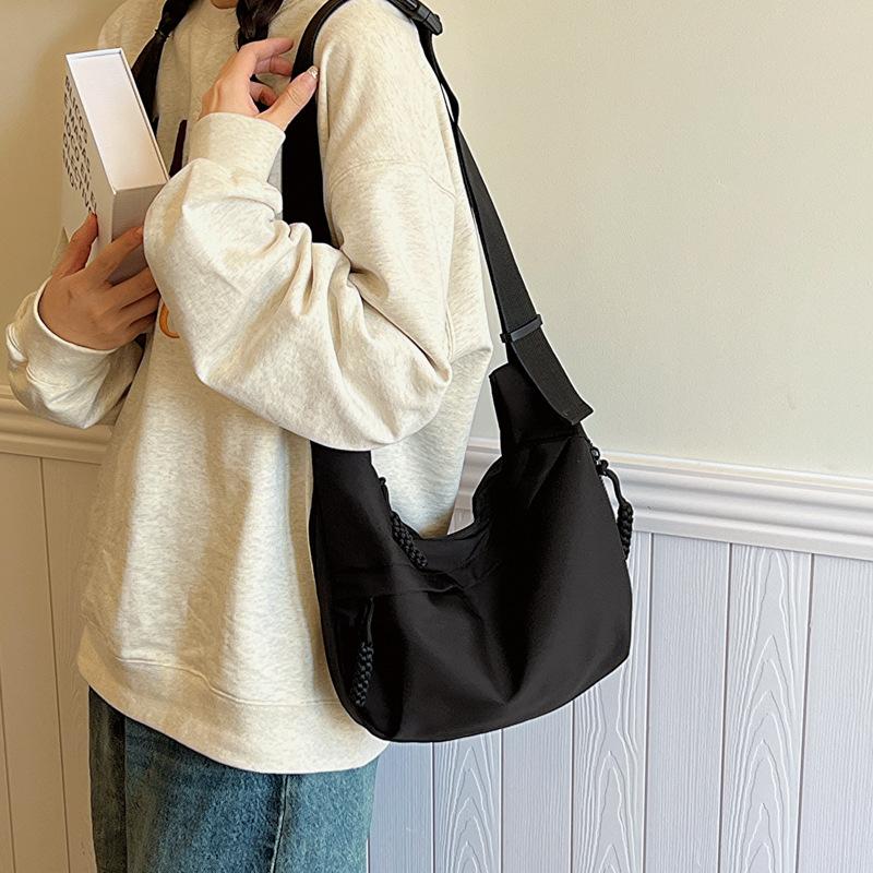 Fashion Commuter Large-capacity Messenger Bag Women's New Autumn and Winter Casual Versatile Tote Bag Korean Version of the Armpit Bag