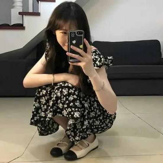 Summer 2024 Hepburn-Style Black Floral Slimming Long Dress for Women