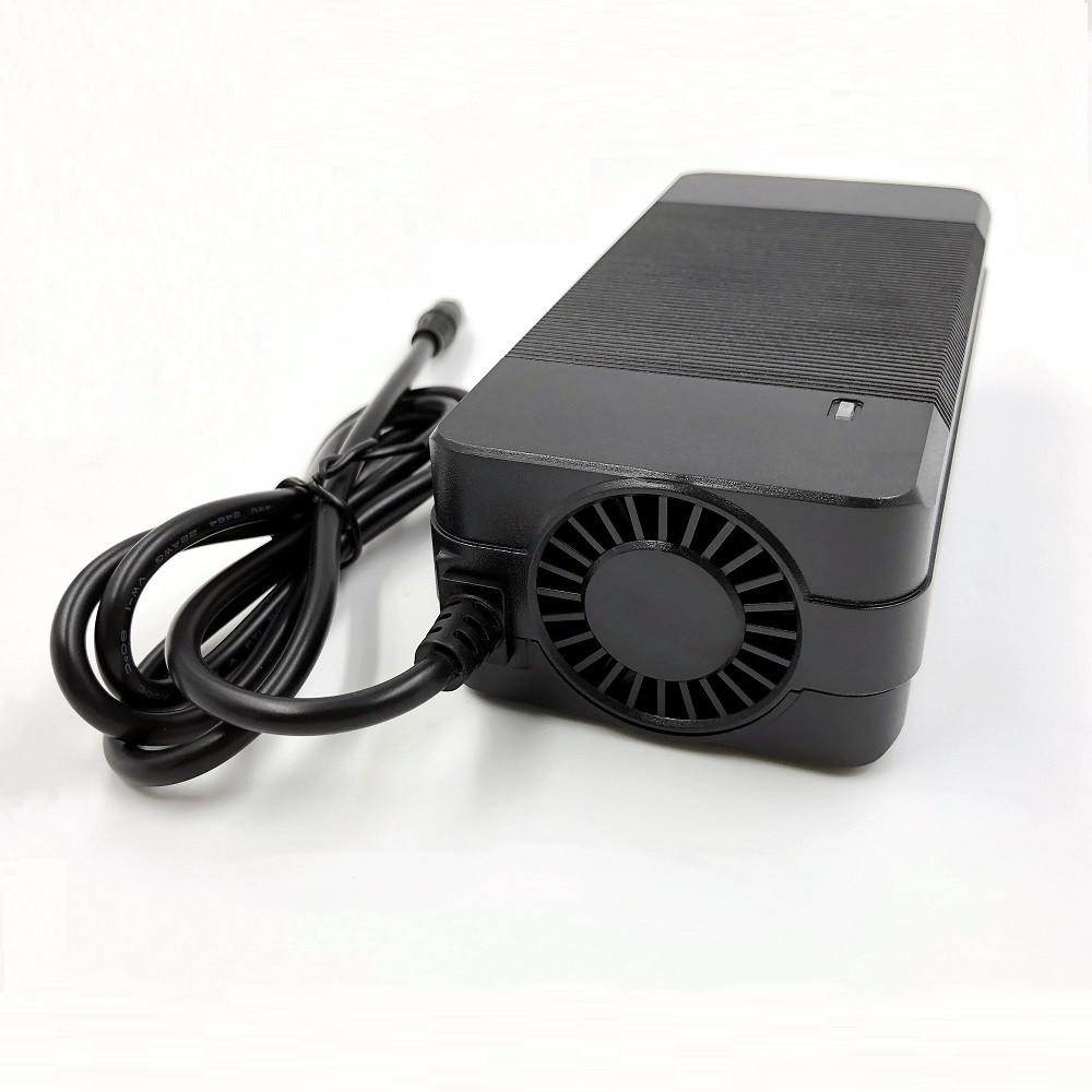 29.4V 5A Lithium Battery Wheelchair Fast Charger For 24V 7Series Li-ion Battery Pack Lithium Battery Charger