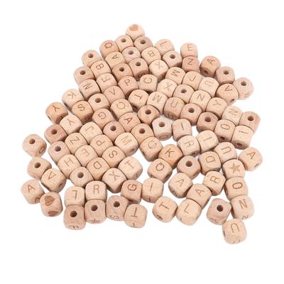100 perline di legno con lettere dell'alfabeto, lato cubo 12 mm, diametro foro 4,5 mm.