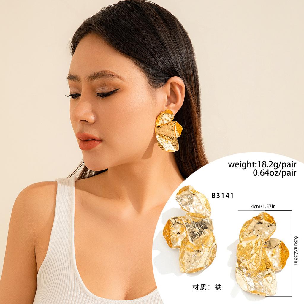 Design Sense Metal Smooth Folding Stud Earrings Women'S Retro Geometric Petals Love Earrings
