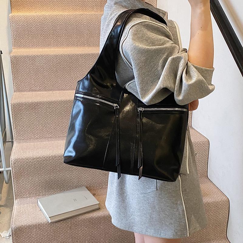 Niche Retro Large-capacity Bag Women's New High-end Texture Shoulder Underarm Bag Commuter Tote Bag