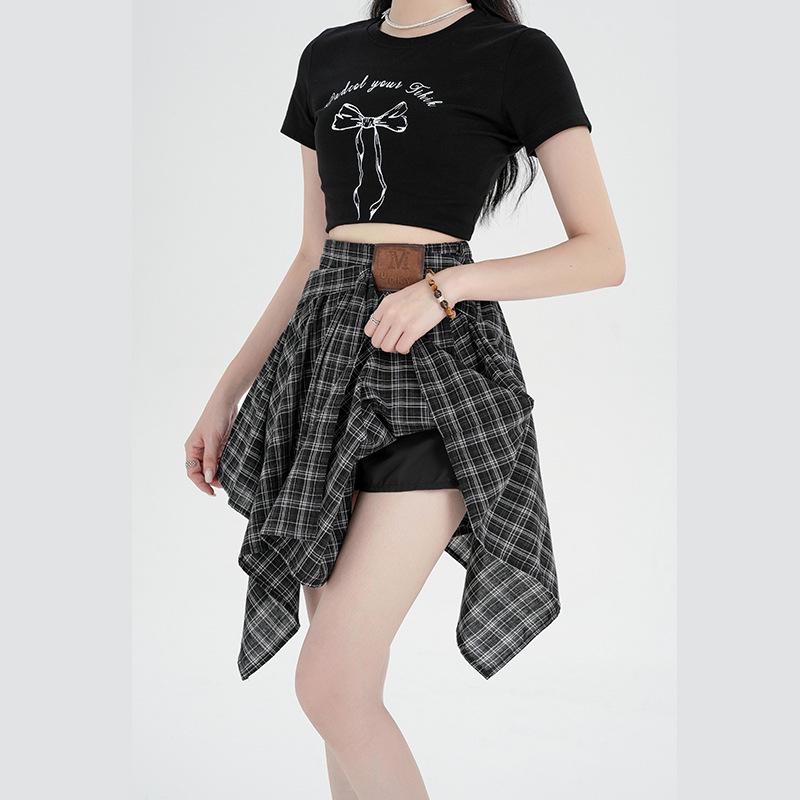 

Женская клетчатая юбка А-силуэта на бретелях в студенческом стиле - нестандартная короткая, лето 2025 г. Medium